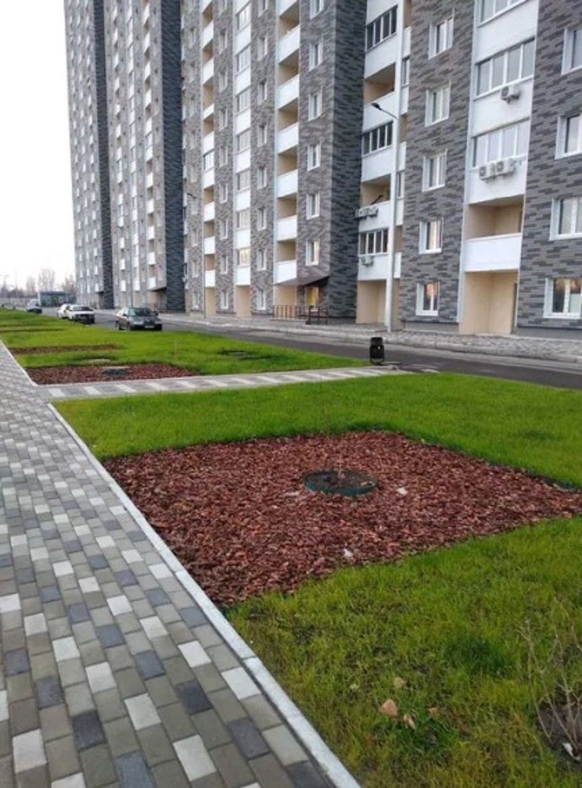 Продам нежилое помещение 75м Ревуцкого 54б 1э фасад без комиссии