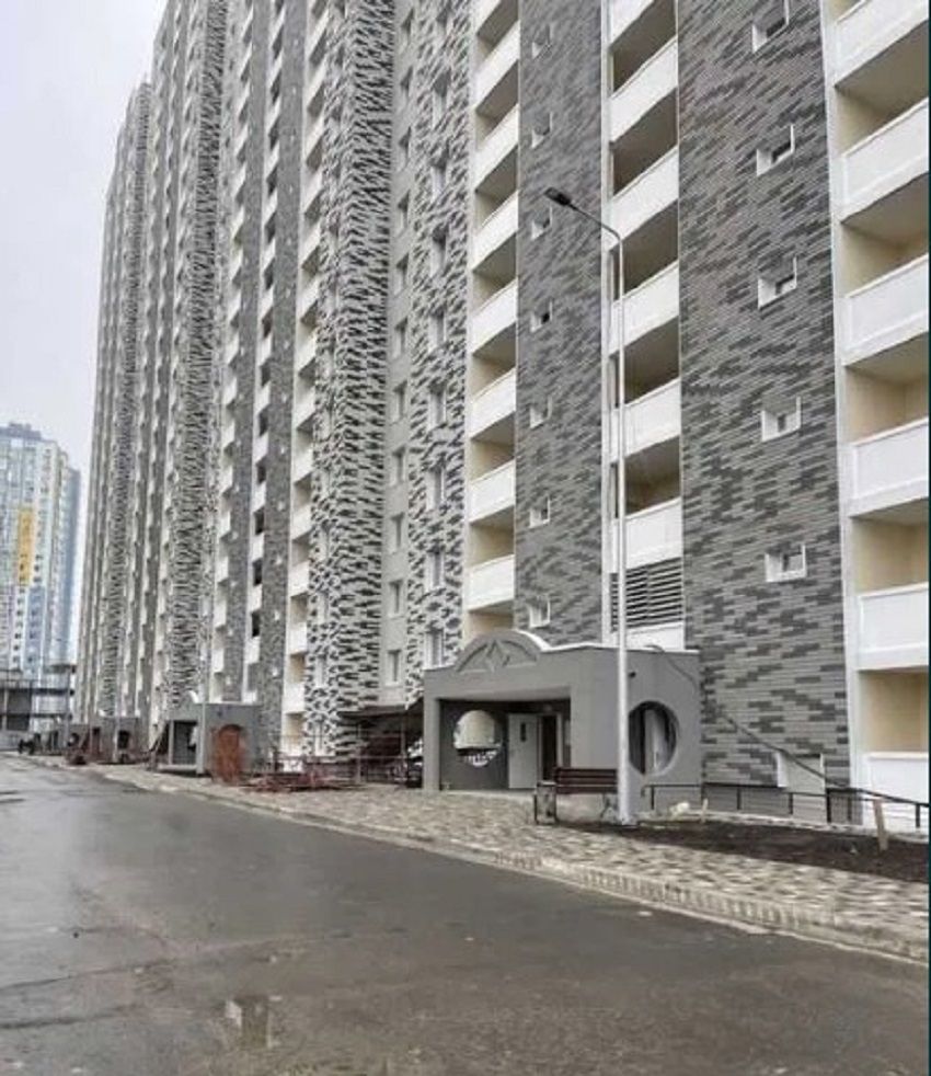 Продам нежилое помещение 75м Ревуцкого 54б 1э фасад без комиссии