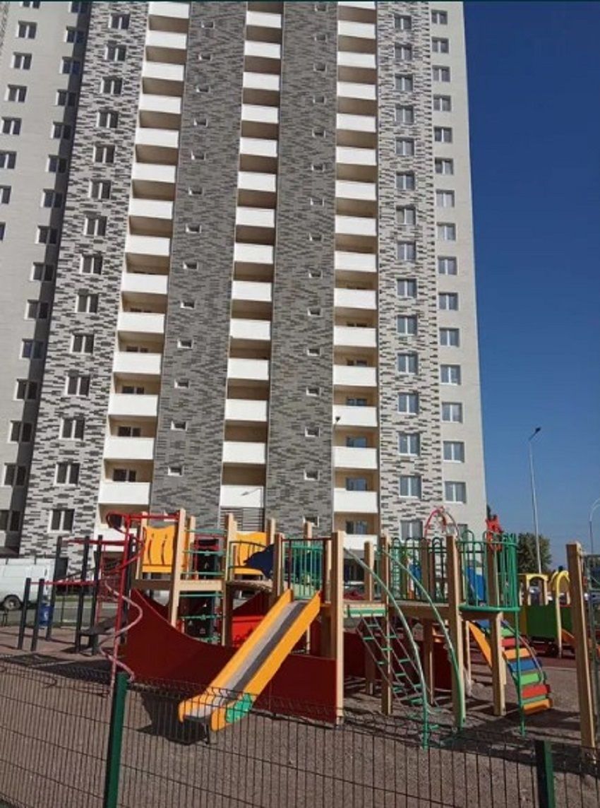 Продам нежилое помещение 75м Ревуцкого 54б 1э фасад без комиссии