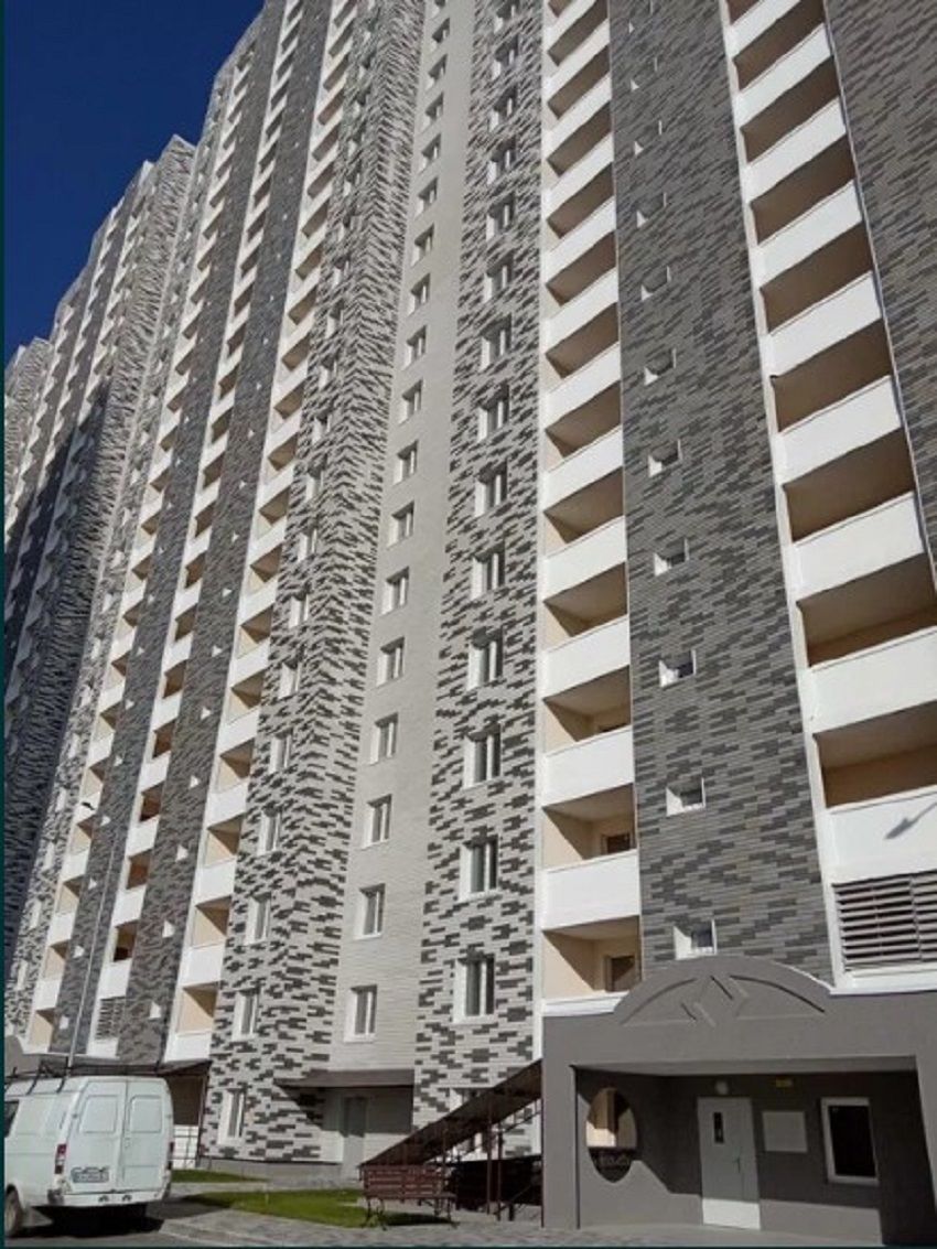 Продам нежилое помещение 75м Ревуцкого 54б 1э фасад без комиссии