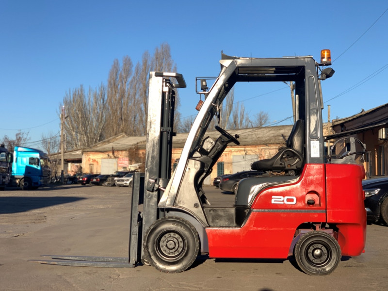 Вилковий автонавантажувач Nissan на 2 тонни,  компакт.  Модель P1F1A20