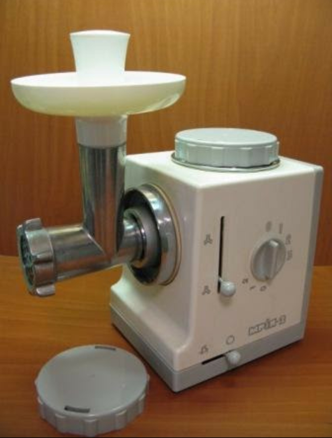 Куплю кухонный комбайн Мрия.  Насадки,  детали.