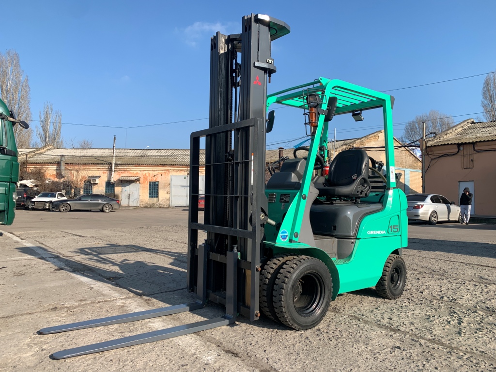 навантажувач вилковий Mitsubishi,  на спарці пневмо,  з щоглою триплек