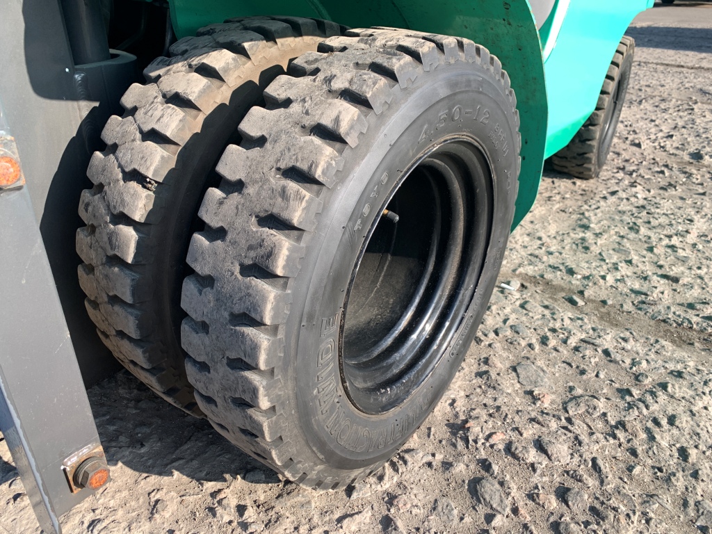 навантажувач вилковий Mitsubishi,  на спарці пневмо,  з щоглою триплек