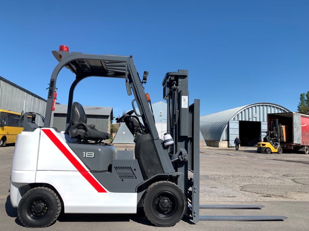 Вилочний автонавантажувач TCM (Nissan), з напівкабіною