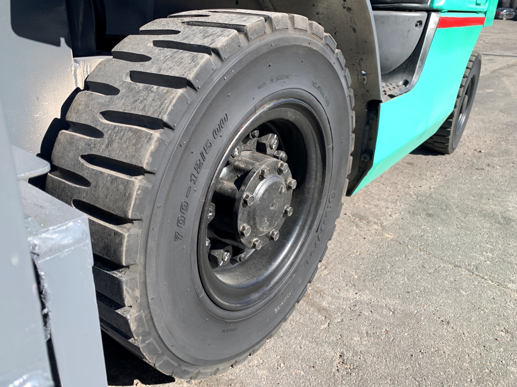 навантажувач Mitsubishi, з пічкою та бічним зсувом. Модель: FGE20T.