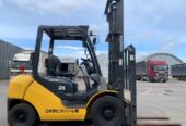 навантажувач Komatsu, з бічним зсувом та щоглою 4.5 метри