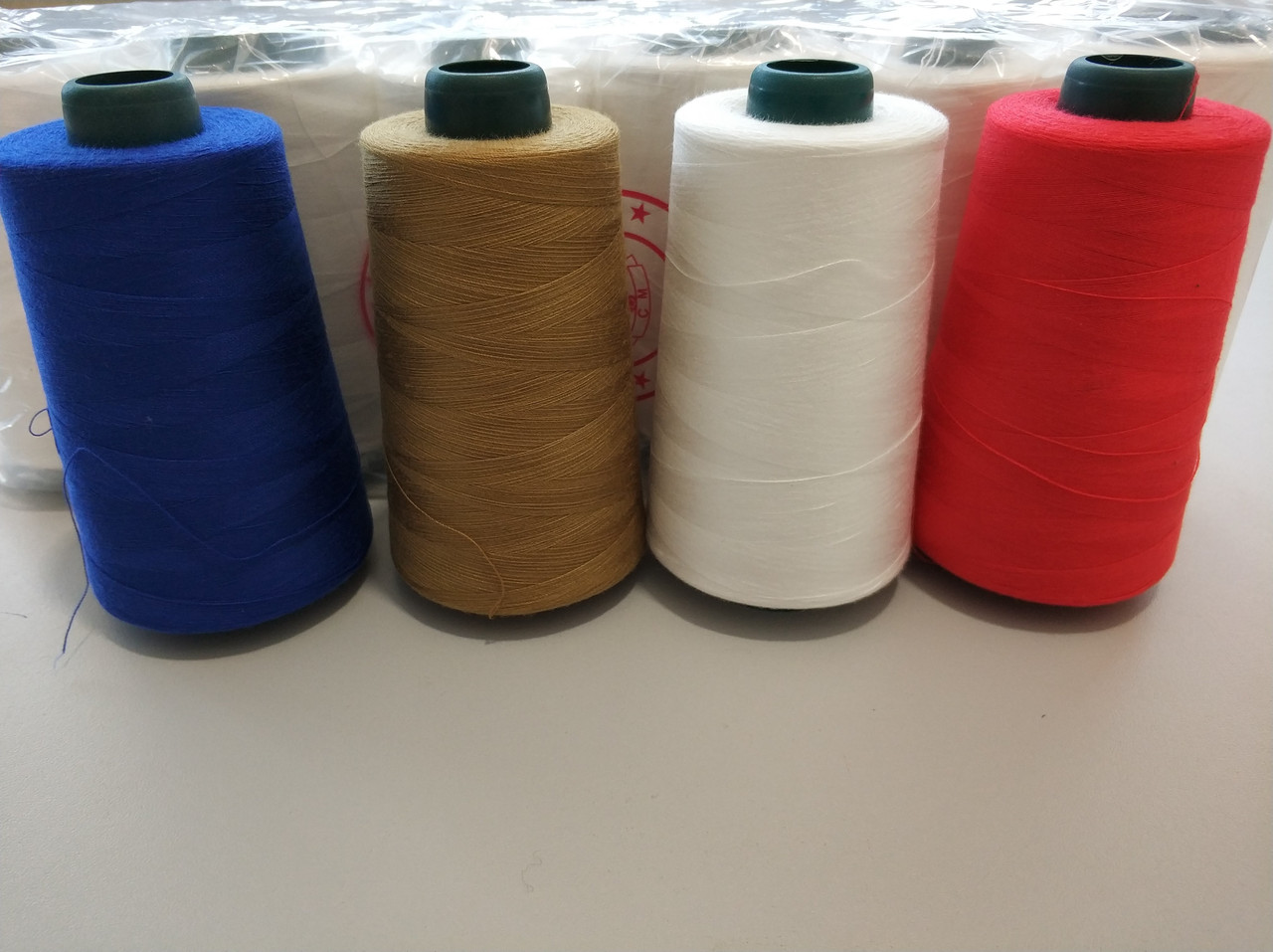 Нитки в ассортименте . Продаю.