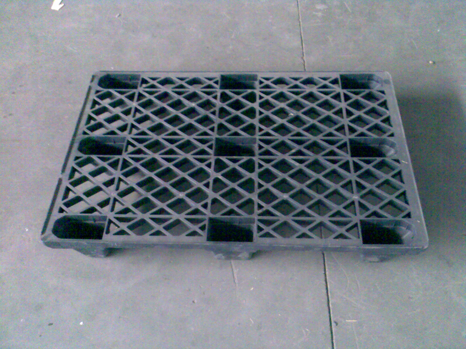 Продаю, реалізую, купую, піддони пластикові розміром 600х800, 800х1200,  1000х1200,  нові та б/в