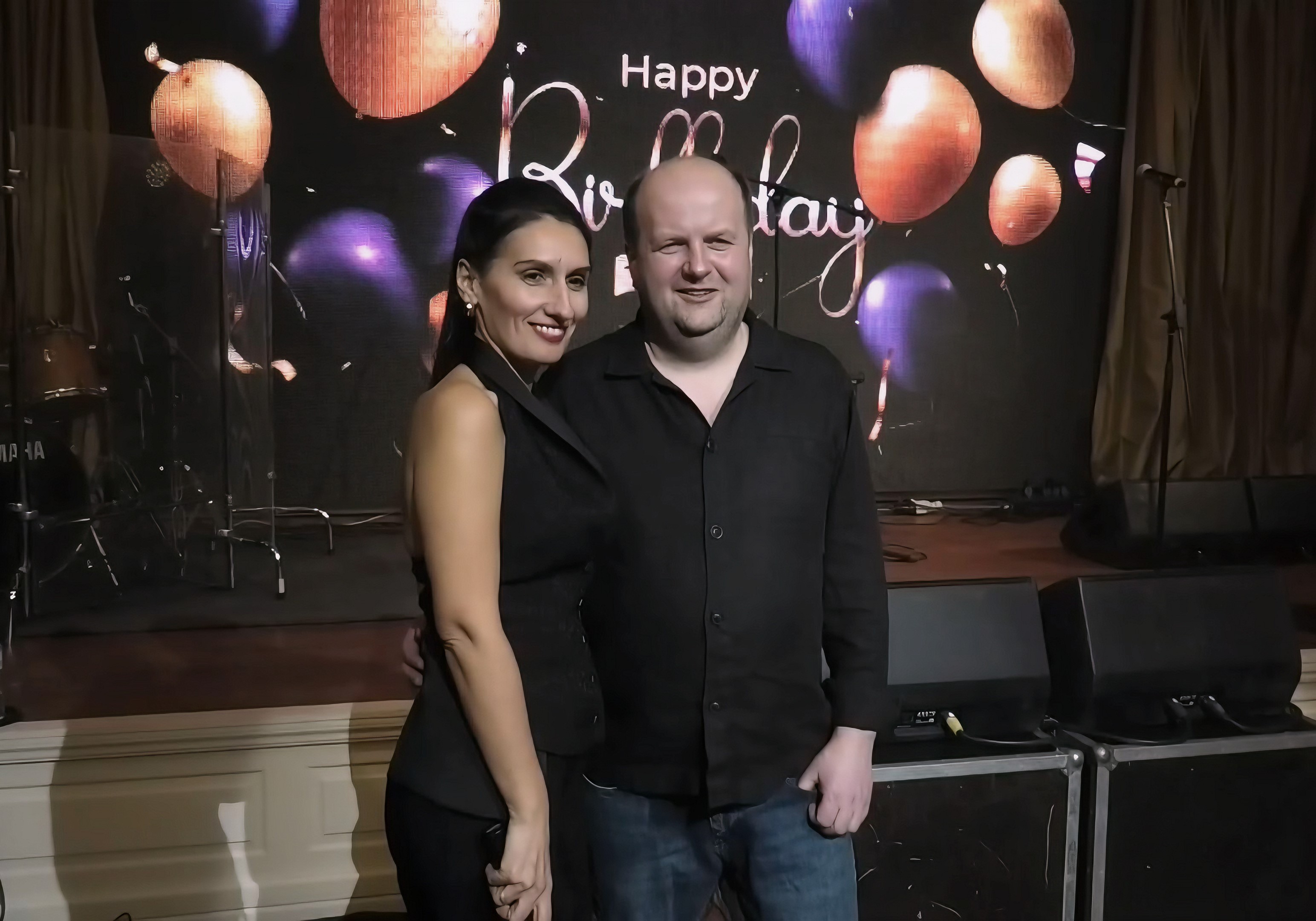 Ведущая, живая музыка, диджей, шоу.