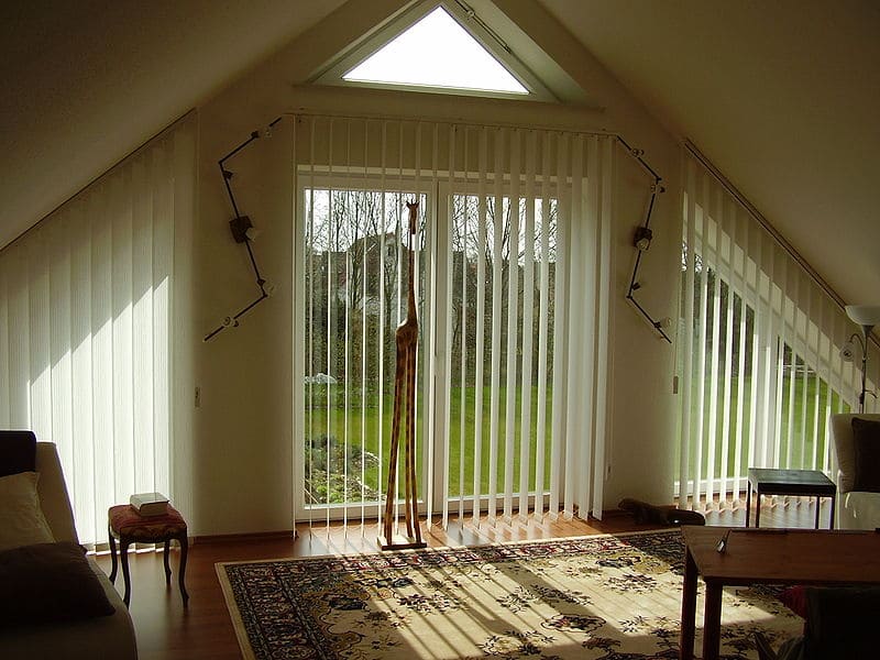 Вертикальні жалюзі