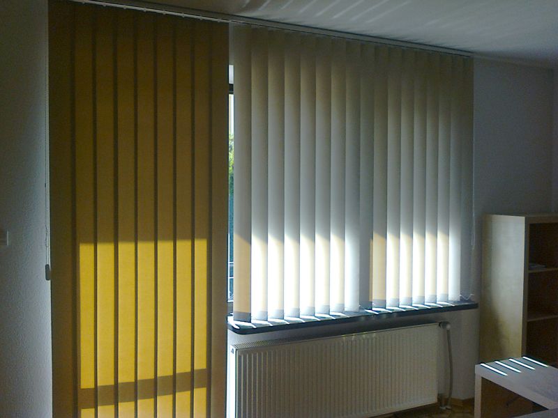 Вертикальні жалюзі