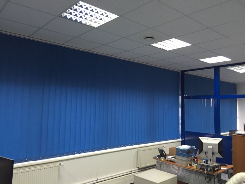 Вертикальні жалюзі