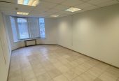 Продаж офісу в центрі, з орендарями. Червона лінія