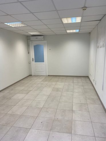 Продаж офісу в центрі, з орендарями. Червона лінія