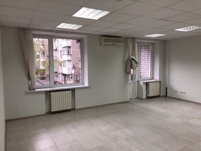 Продаж офісу в центрі, з орендарями. Червона лінія