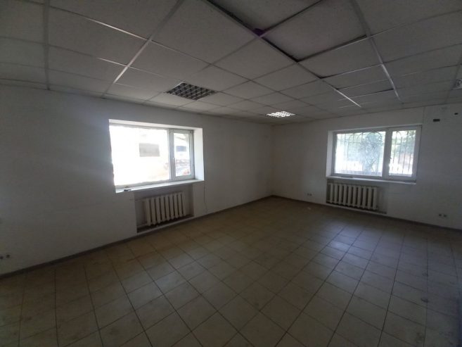 Магазинпослуги на 1 поверсі в центрі міста