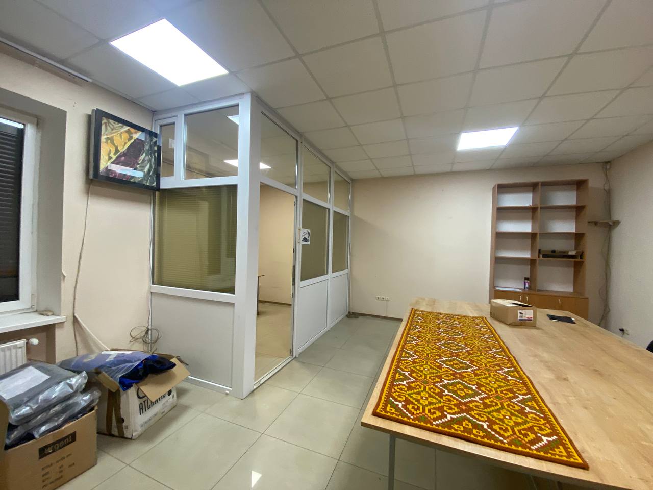 Продам офісмагазин в центрі міста.