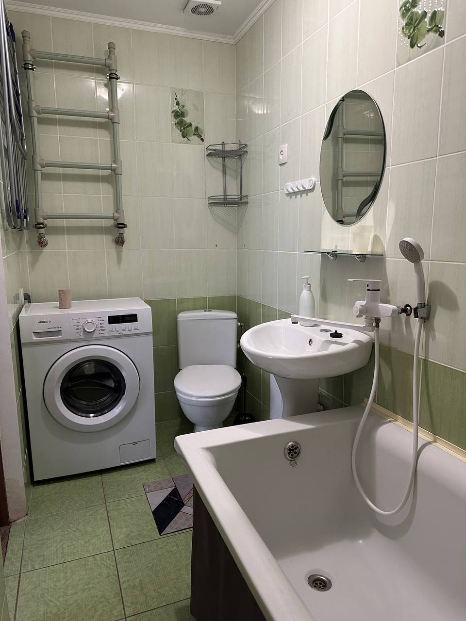 Николаев,1-й этаж. Уютная 2-х/к в Центре. ул. Фалеевская.