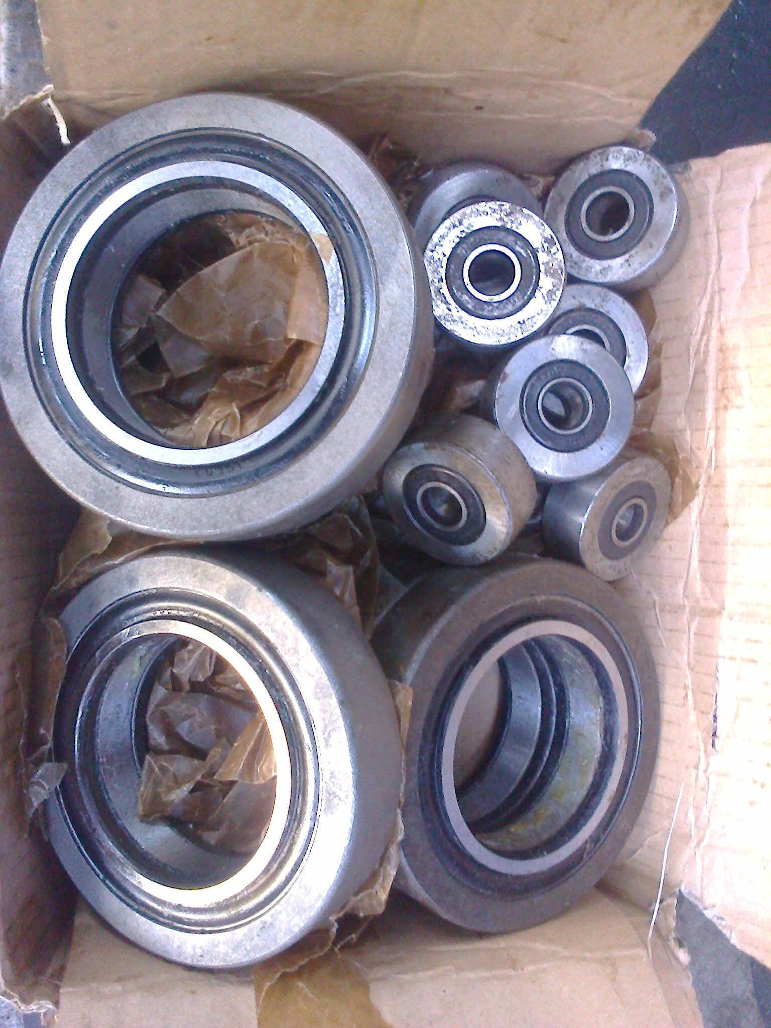 циліндри підйому і підшибники  для львівського