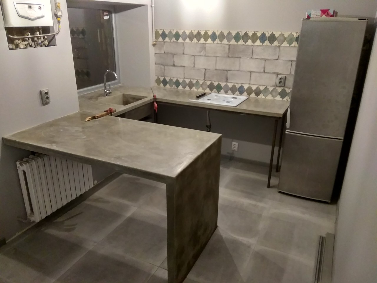 Кухня столешница с интегрированной мойкой лофт бетон