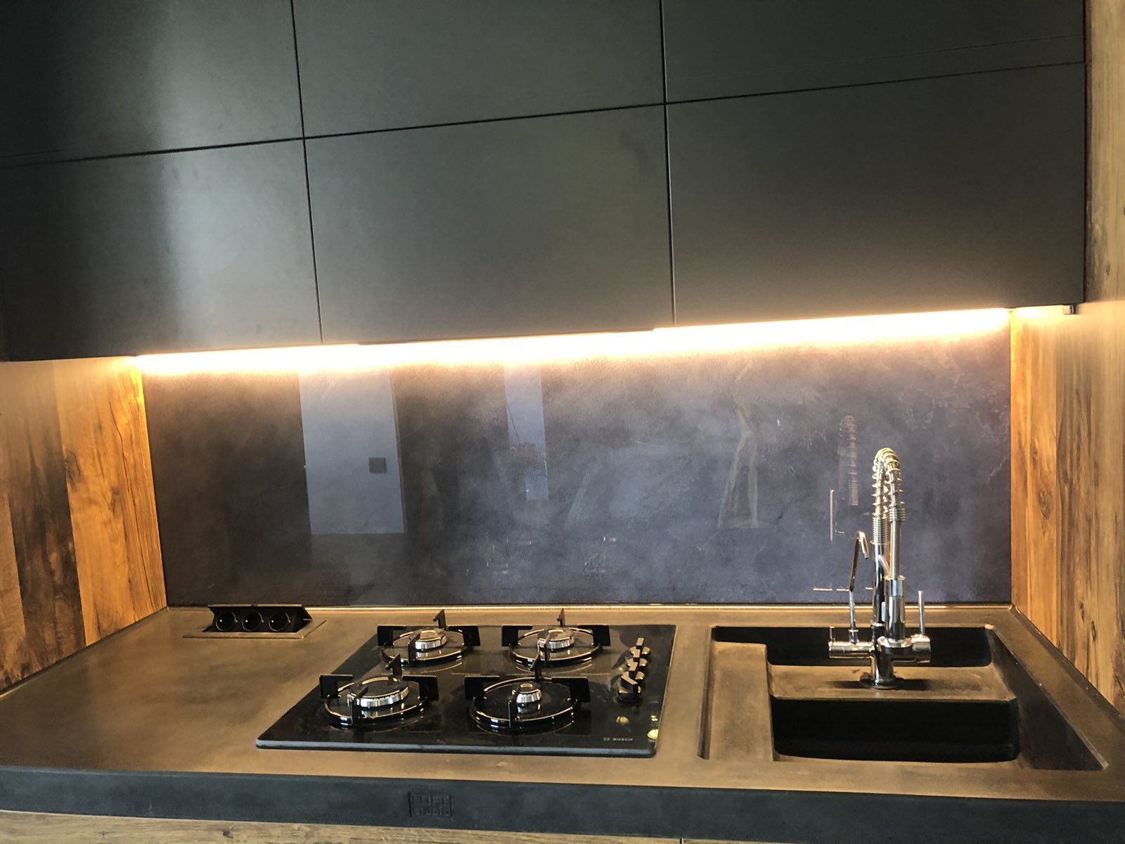 Кухня столешница с интегрированной мойкой лофт бетон