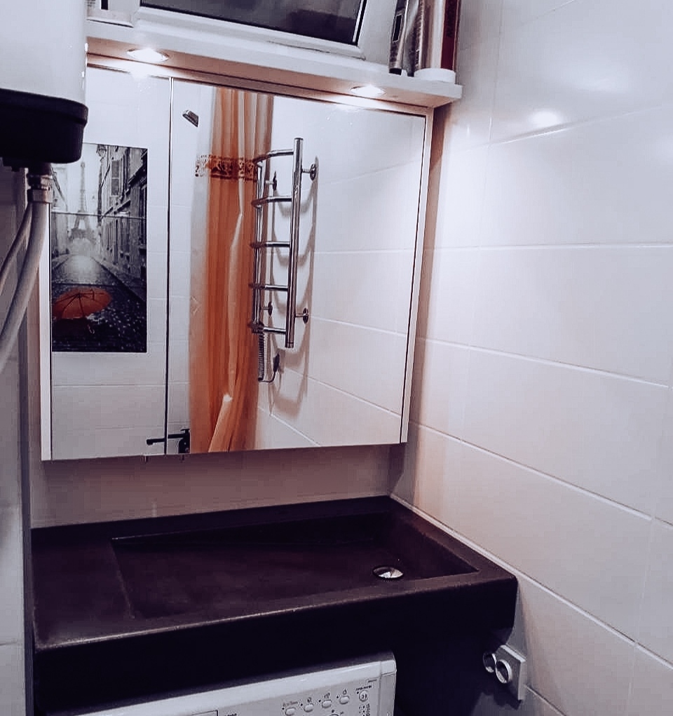 Умывальник бетонный с щелевым боковым сливом