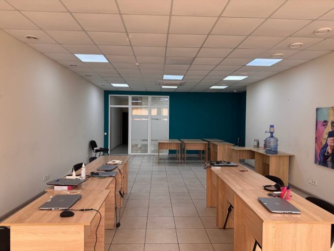 Офіс в центрі міста 220 м2, Вже вільний. Перестінки Гіпс.