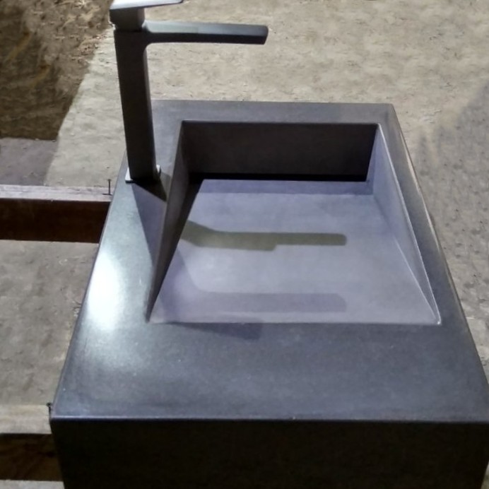 Умывальник щелевой бетонный, подвесной, накладной