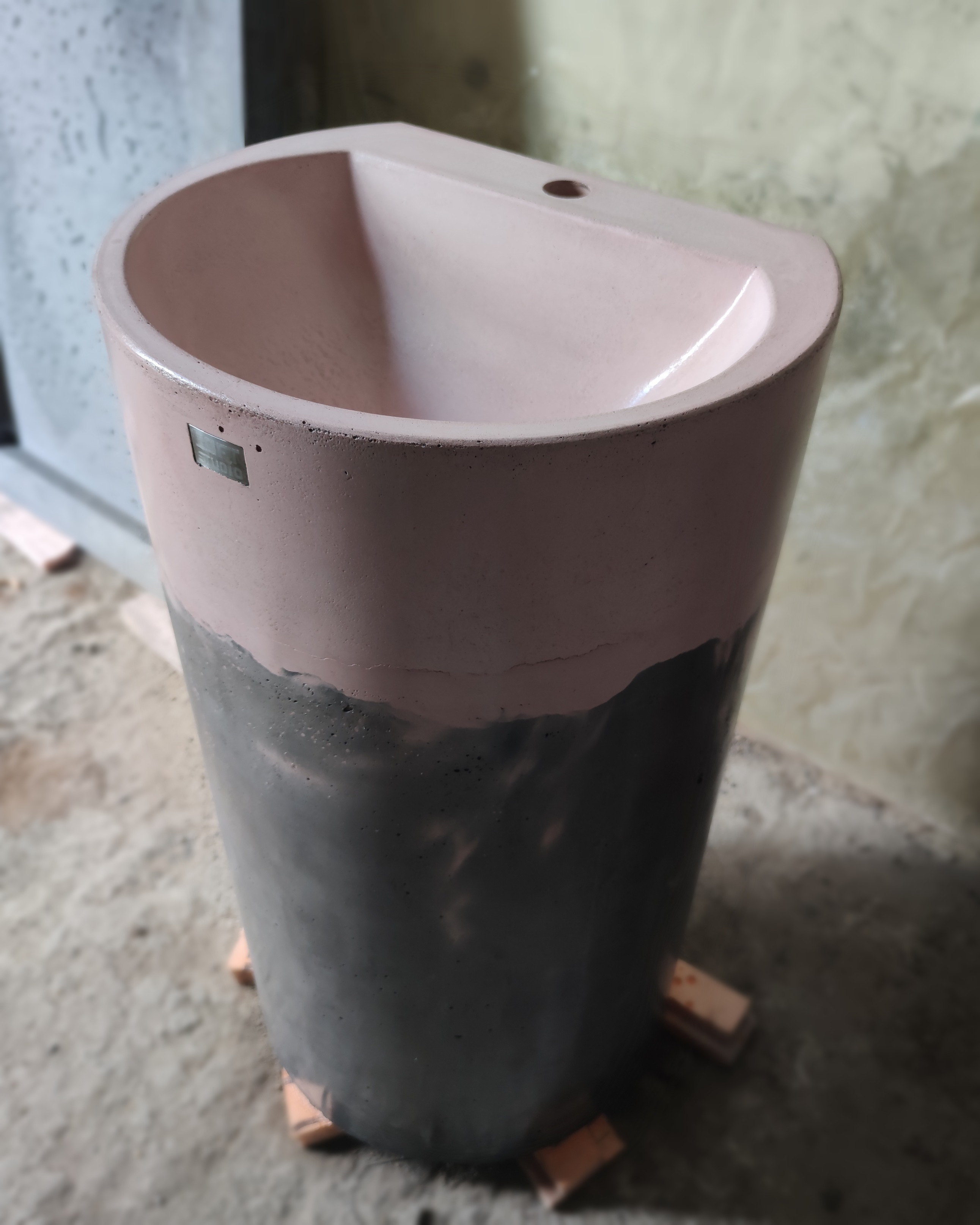 Умывальник тумба из бетона самостоячий передвижной