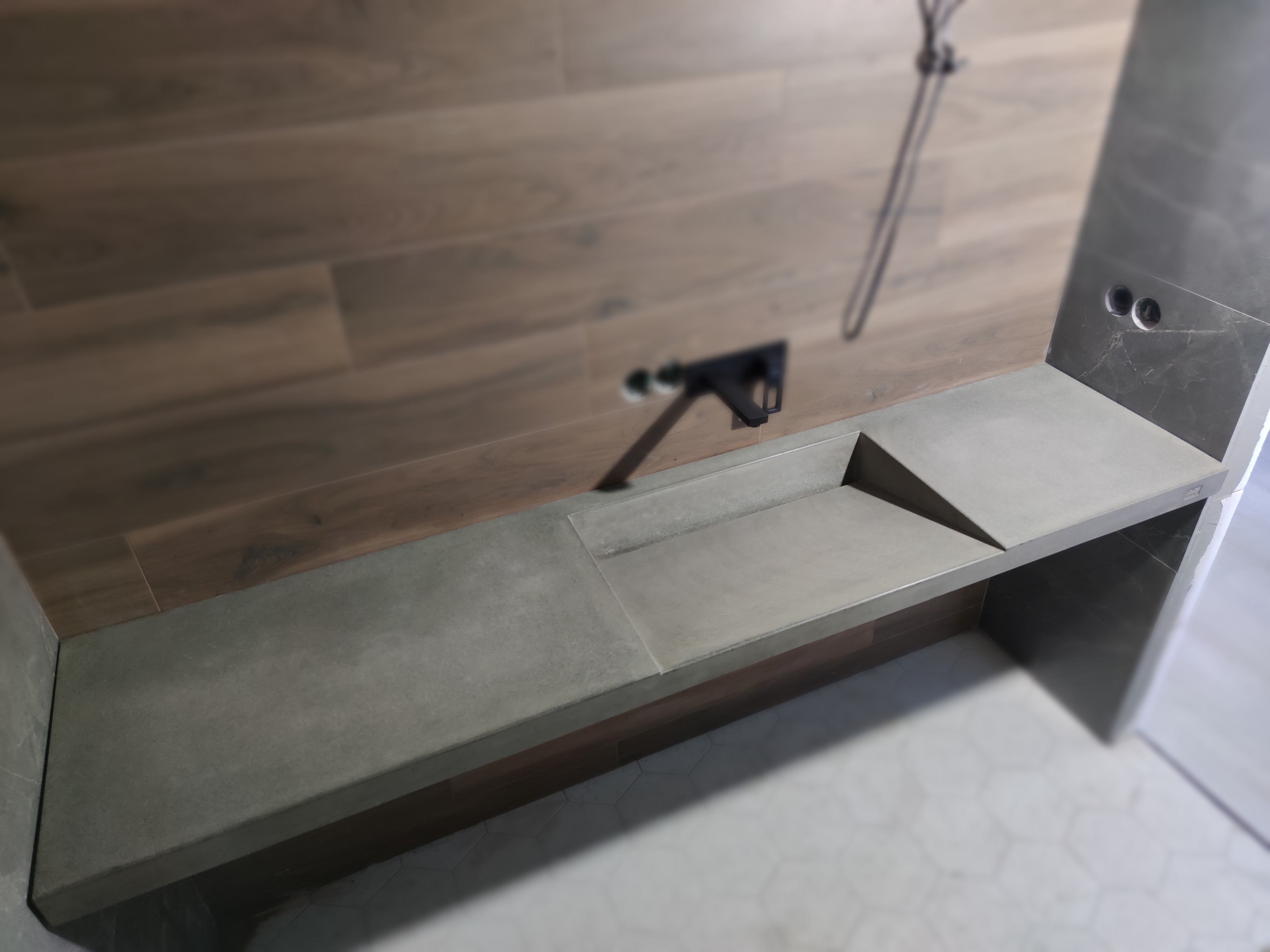 Щелевой умывальник из бетона любой толщины