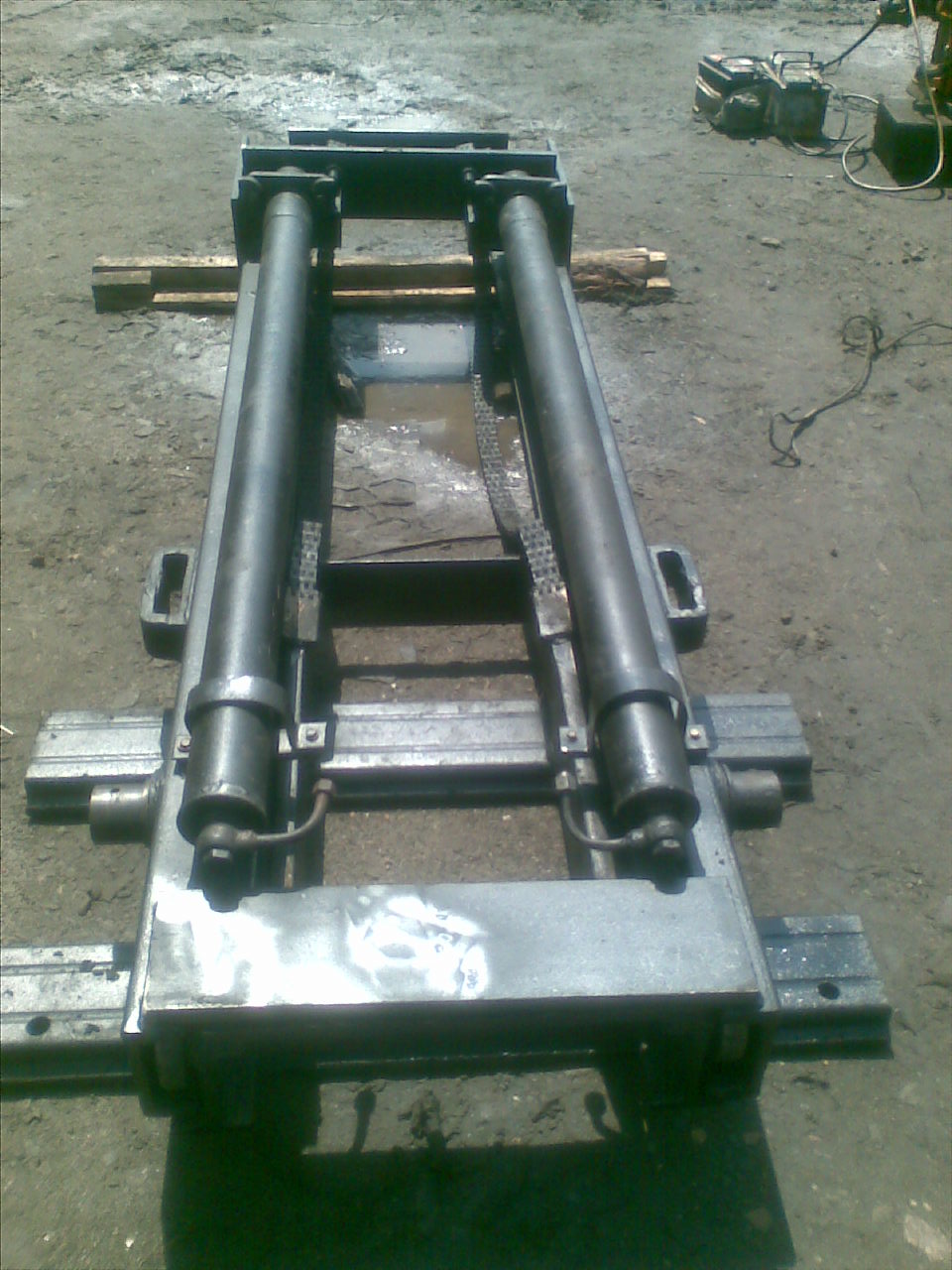 циліндри підйому і підшибники  для львівського