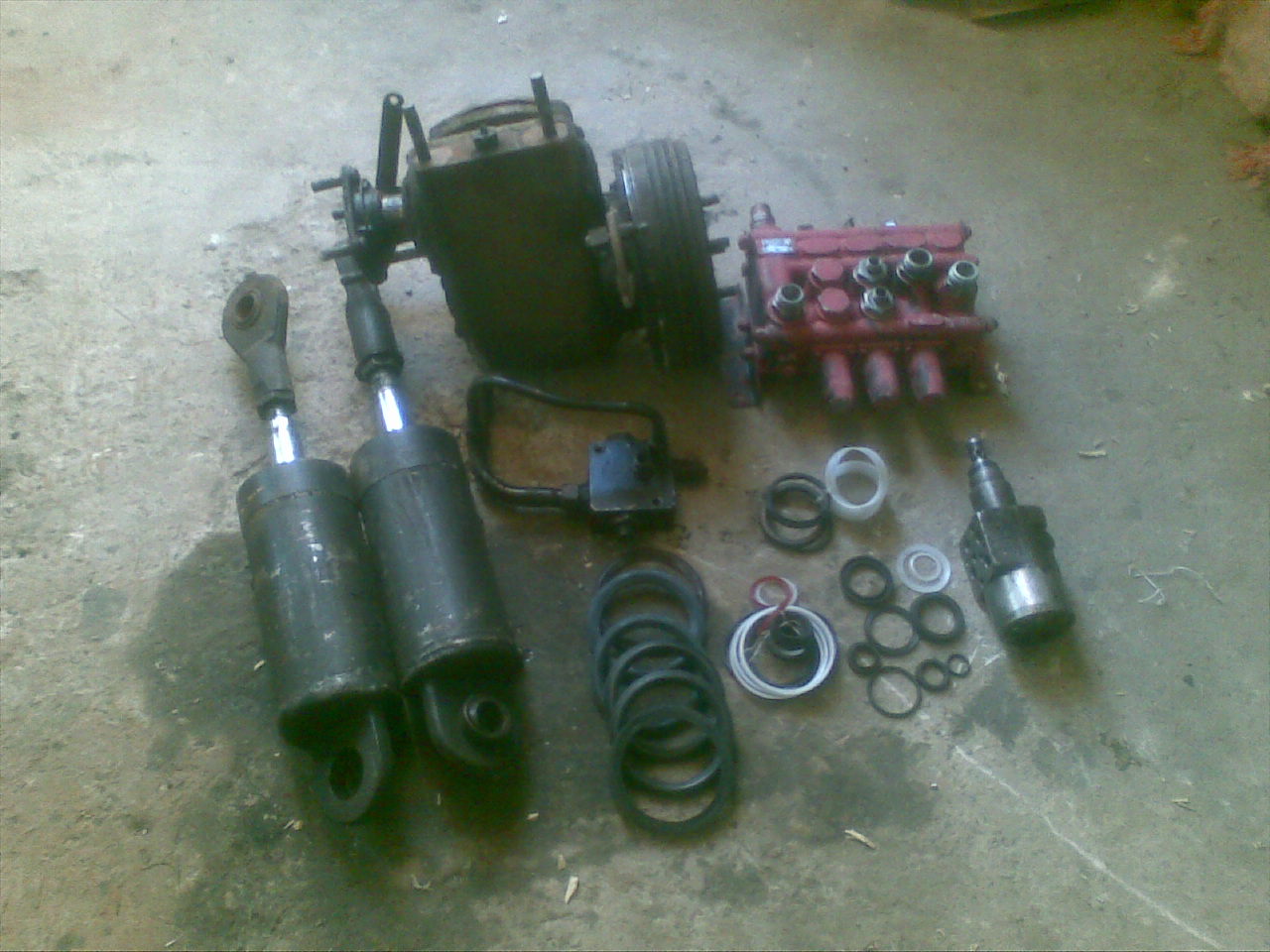 циліндр руля до львівського автонавантажува 5-10т