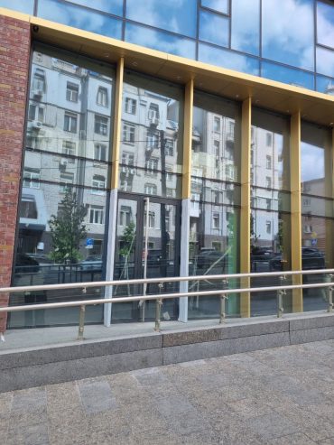 Приміщення в новому ТРЦ, Червона лінія, окремий вхід