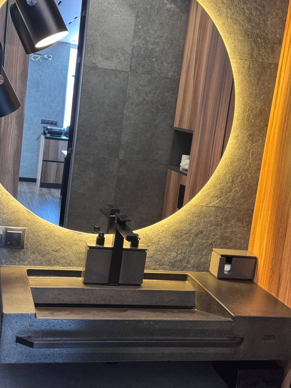 Умивальник щілинний з бетону графітовий з поличкою