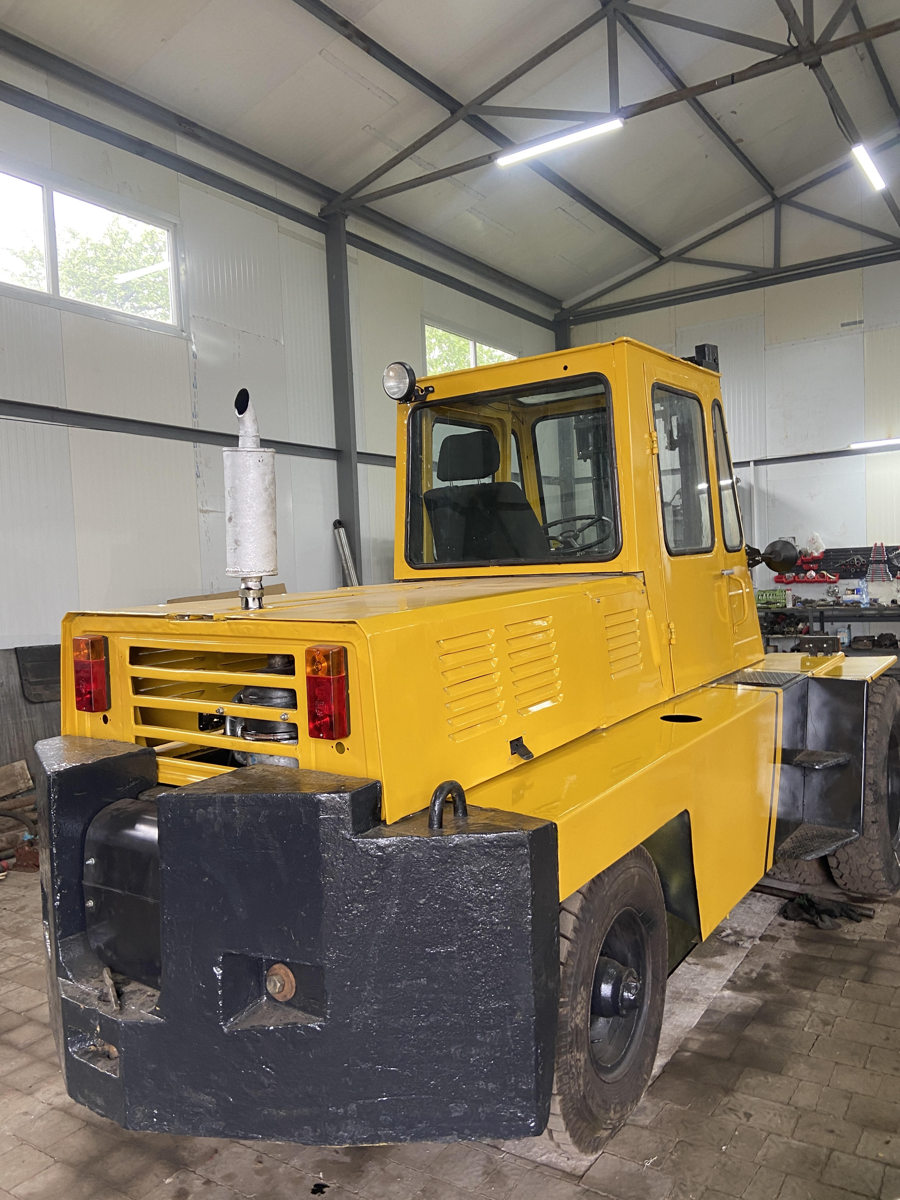 Львівський автонавантажувач після повного ремонту