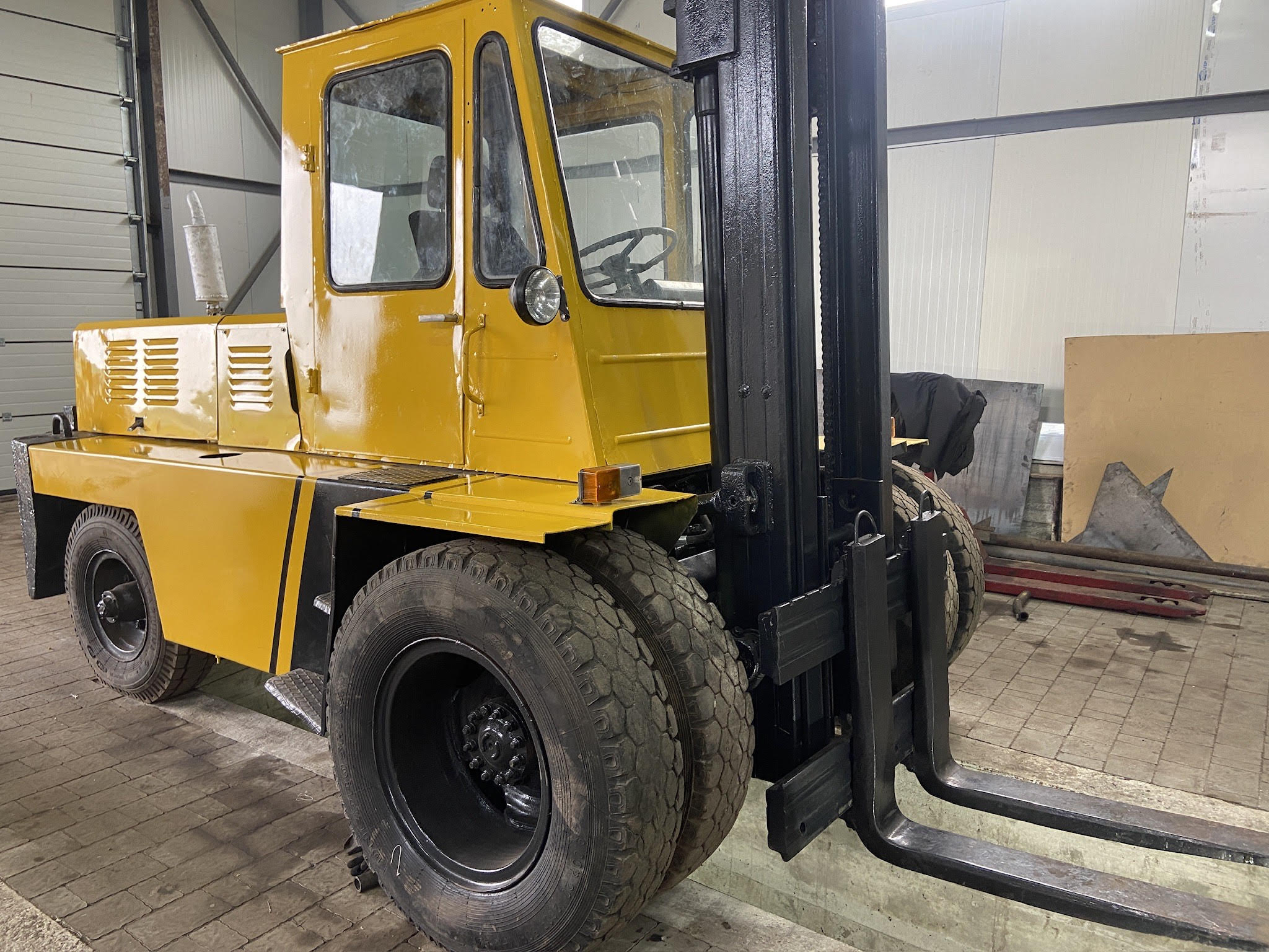 Львівський автонавантажувач після повного ремонту