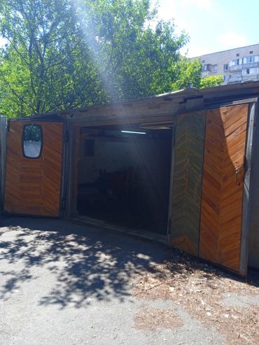 м.Академгородок пешком.Продам гараж.