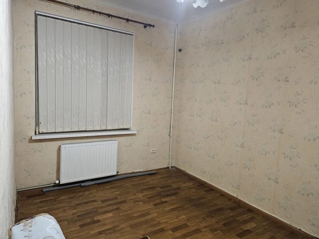 Продам квартиру (38м2)  под коммерцию.  Отдельный вход!