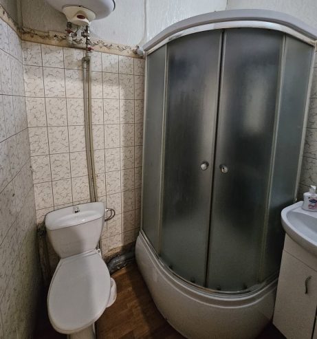 Продам квартиру (38м2)  под коммерцию.  Отдельный вход!