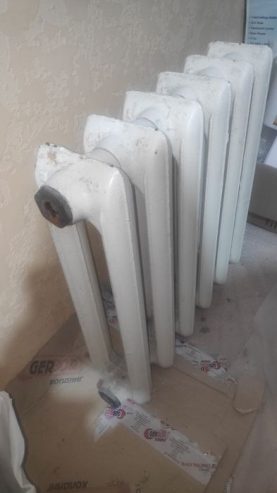 Радиатор чугунный 6 секций: L600 x H588 x S140 mm.