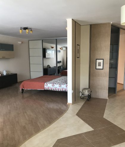 Чудова 1к.кв. Бажана просп. 30. Поруч м.Харьківська!