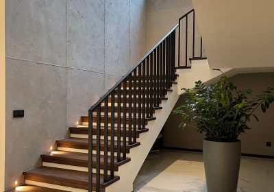 peryla-ta-skhody-metalevi-vyhotovlenniadostavka-vstanovlennia