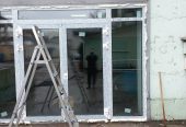 Двери входной группы из алюминия с замком