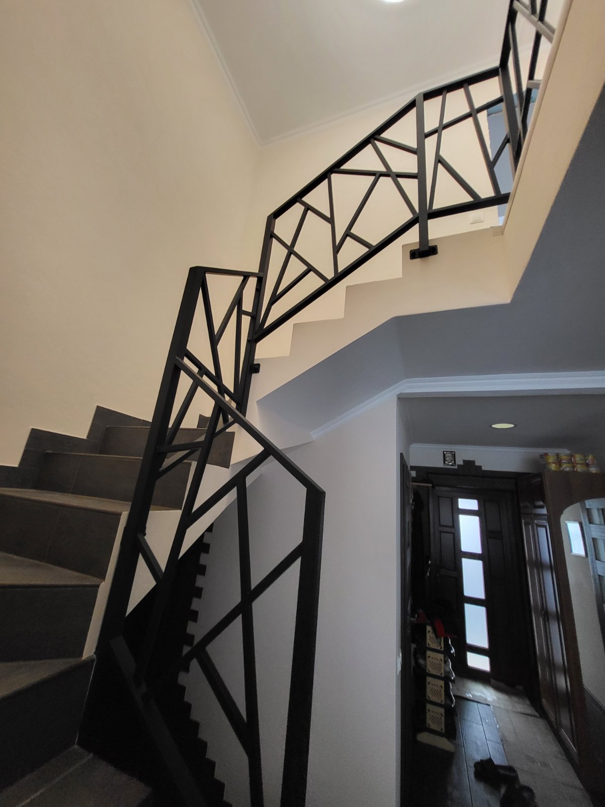 Перила з металу — безпечне рішення для вашого будинку