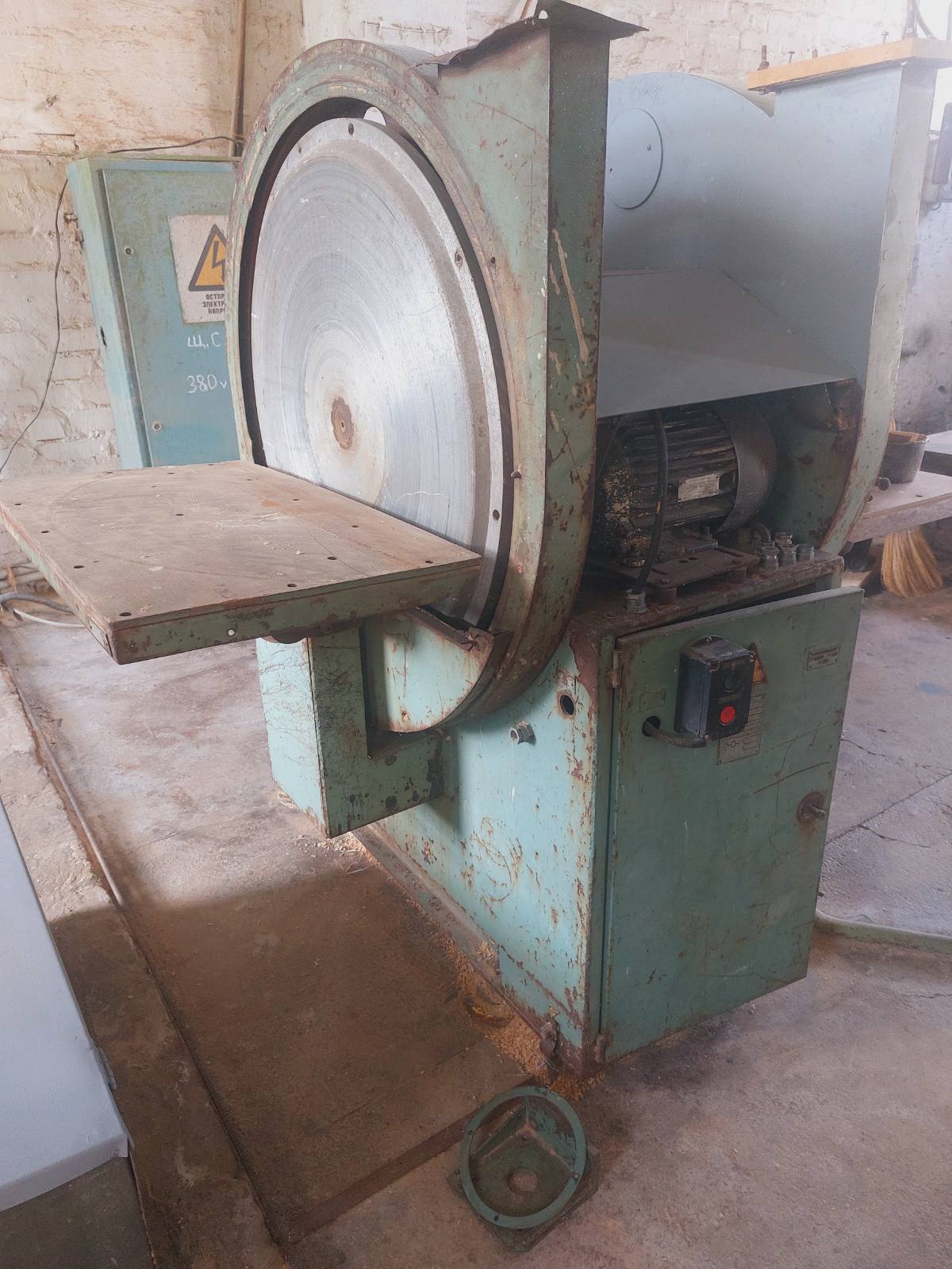 Оренда деревообробного (столярного) цеху