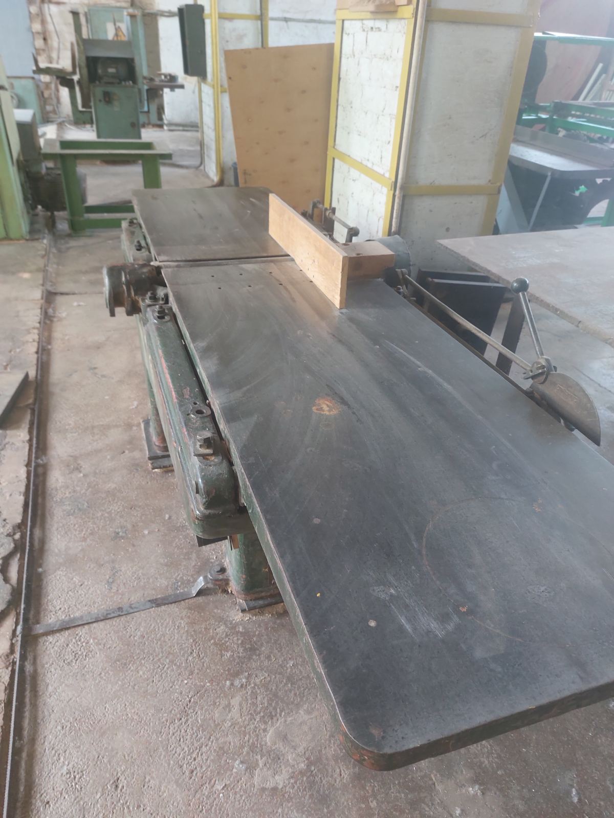 Оренда деревообробного (столярного) цеху