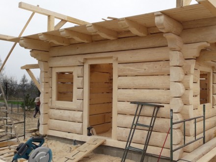 Купити зруб котеджу з рубаною стіною