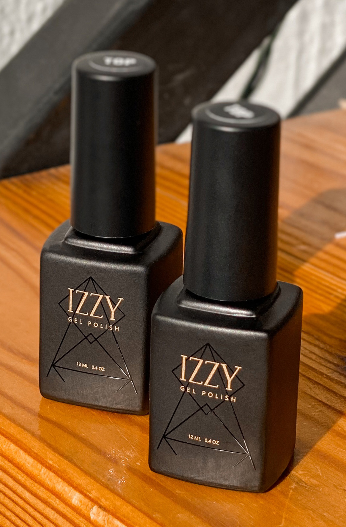 Професійні засоби для майстрів манікюру та педикюру.