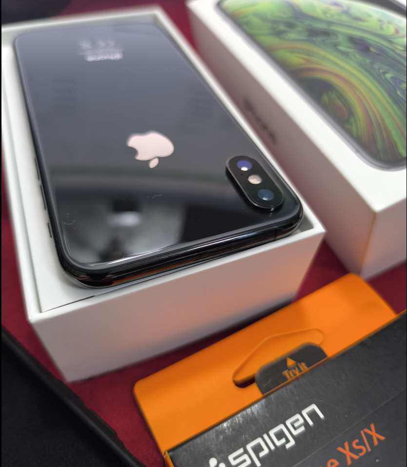 Продам смартфон  Айфоны 5,32Гб и Х, 256Гб.